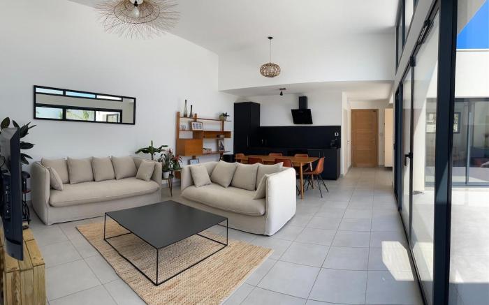 Oasis Blue 4* Villa, private pool, quiet & stylish