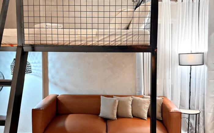 Cozy Studio Condo with Balcony in Poblacion