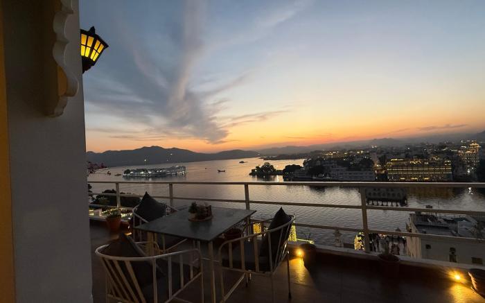 Peacock Guest House - Lake View Hotel In Udaipur