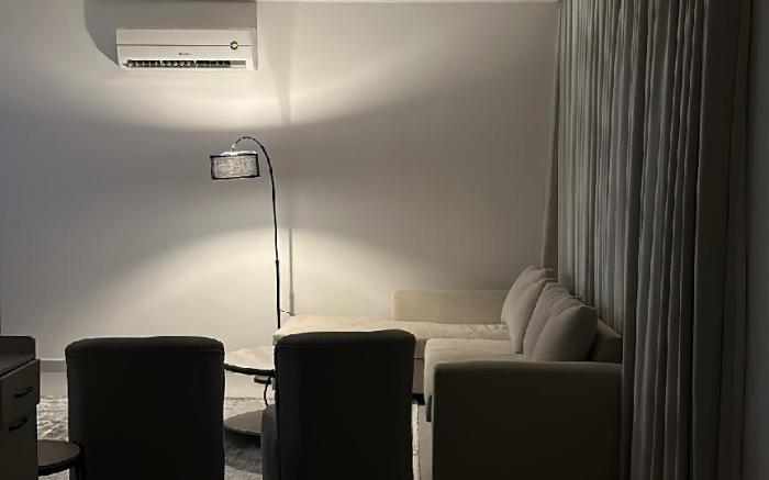 غرفه نوم وصاله مطله على البحر