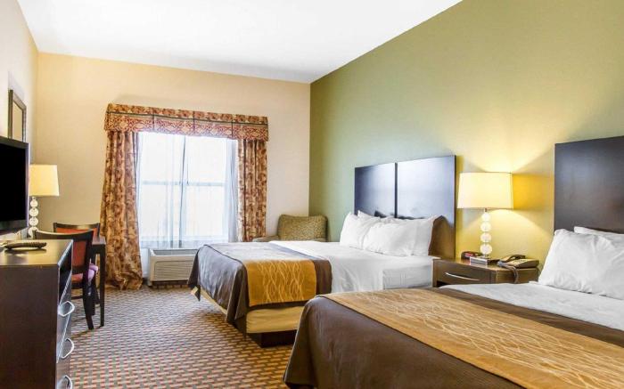 Comfort Inn & Suites Shawnee North near I-40