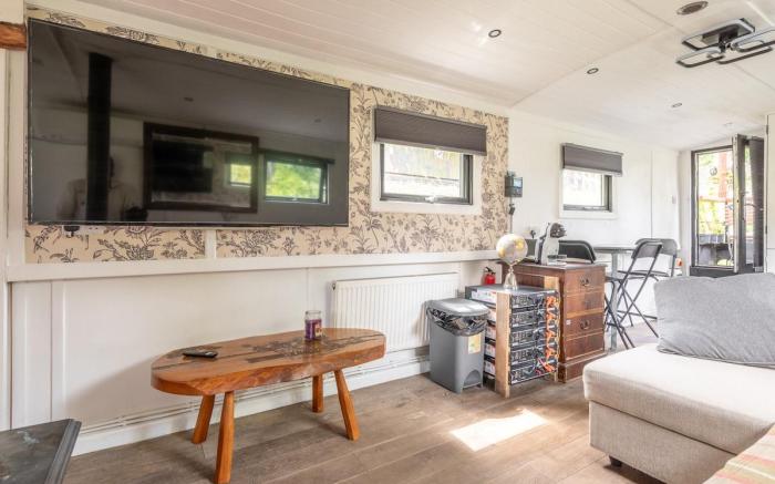 Central Cambridge Widebeam Houseboat