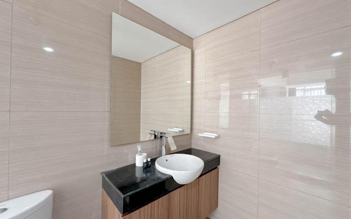 Modern Minimalist 2BR at Linden Apt By Travelio