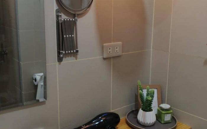 RED LUXE HAVEN Comfy stay, Netflix and Fast WiFi Ready