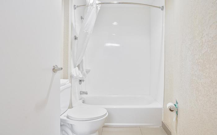 COMFORT INN & SUITES EAST CARMICHAEL RD
