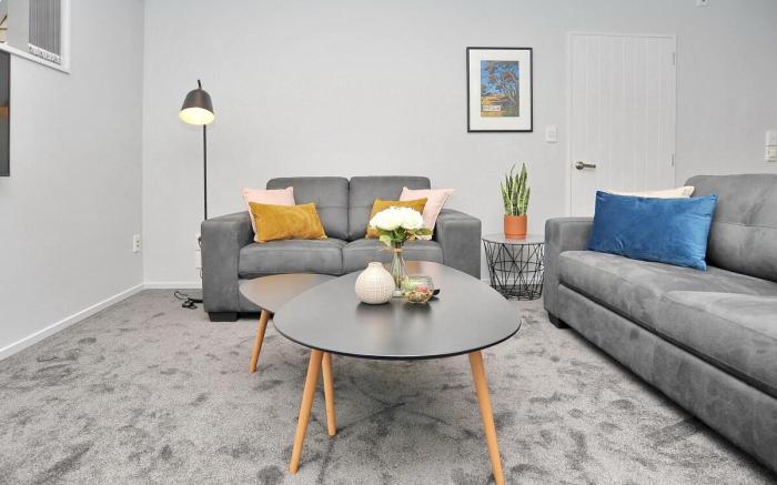 Spacious stylish home - 7 Night special deals