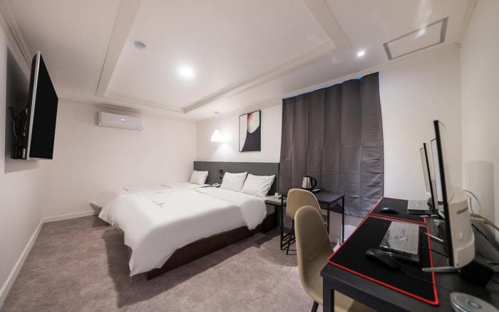 Suwon (Ingye-dong) Hotel AND