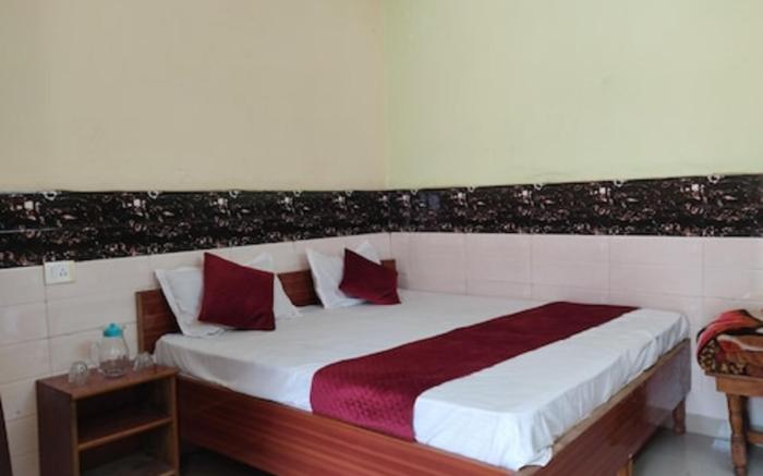 Diwan Guest House 1 km Nizamudin Station Delhi