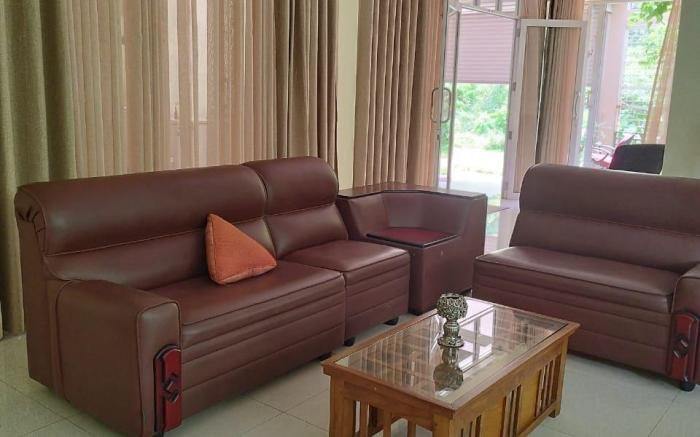 Lush Lakeside Nature's Nook!