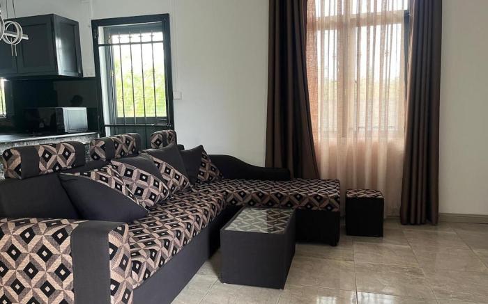 Balaclava 3BR Apt with Pool