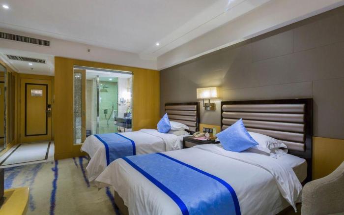 Ruineng CEO International Hotel (Hefei South Railway Station Leijie  Street)