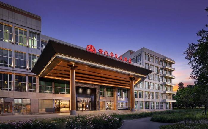 Century Huatian Hotel