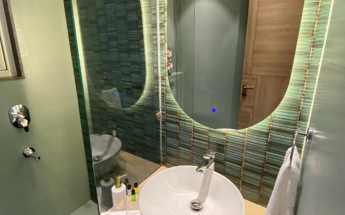 Let'stay- DLF Phase 1, Gurugram