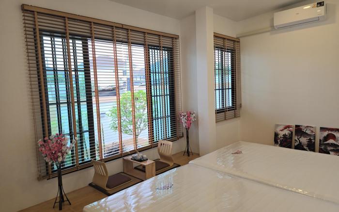 Raku-Raku Pool Villa Bangsaen