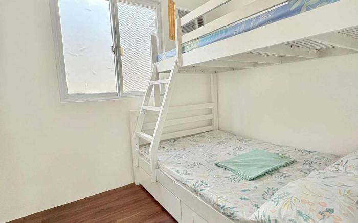 Full 3 Bedroom House near Airport - B