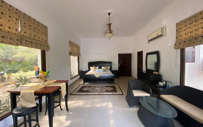 Hi5 Stays Farm Gurgaon w/Huge Pool/PetLoving/Party