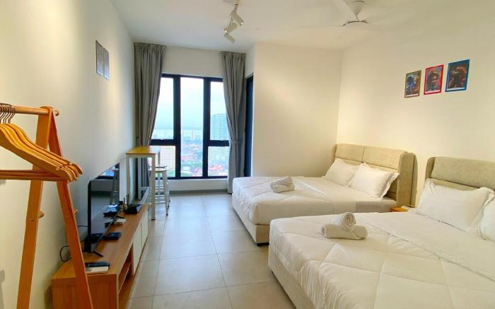 Infinity Pool Haven | StylishStay in Georgetown4px