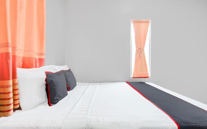 OYO 94702 Putra Family Homestay Sikunir