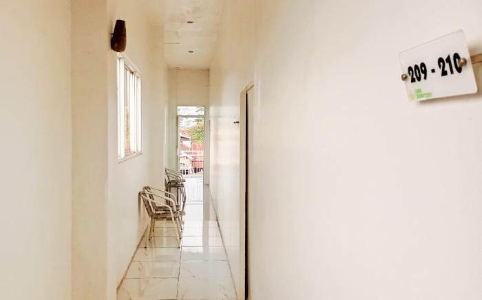 RedDoorz Hostel @ Luna Bunkbed Malioboro