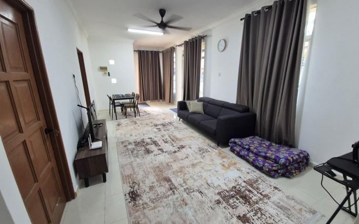 Amza Homestay in Gong Badak