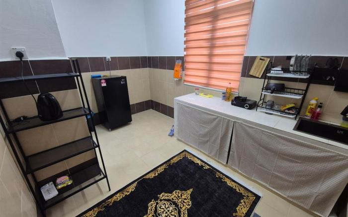 Amza Homestay in Gong Badak