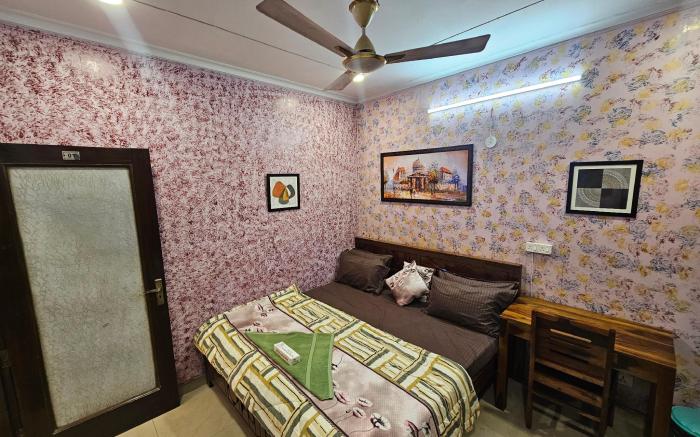 GAUTAM NAGAR HOMESTAY NEAR AIIMS Hospital