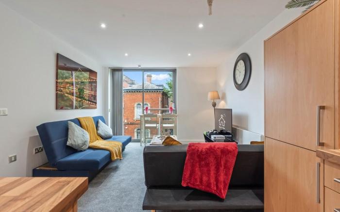 Heart of City Apartment with Secure Parking