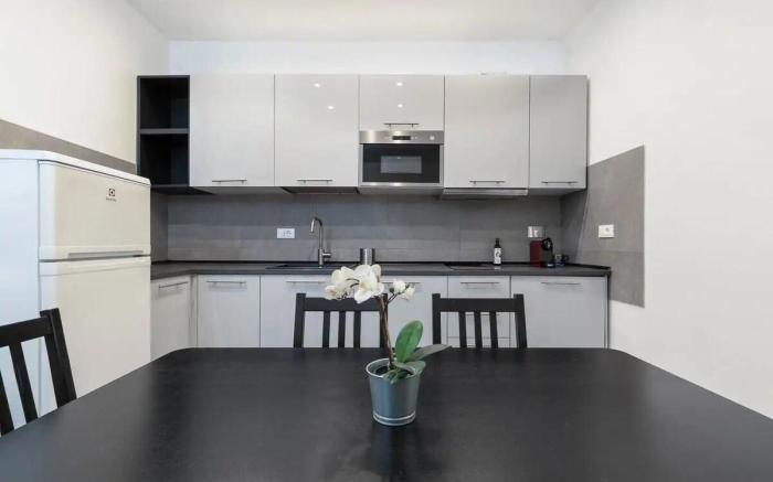 [DUOMO] Elegant three-bedroom apartment