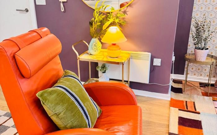 #12 Homely & Charming 2 Bed, Sleeps 6 w. balcony