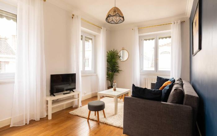 Modern apartment -1BR-4P- Bellecour