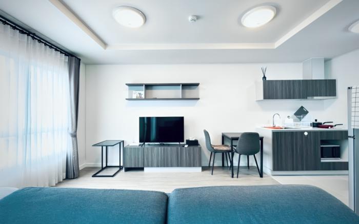 Studio Near Mall+Street Parking