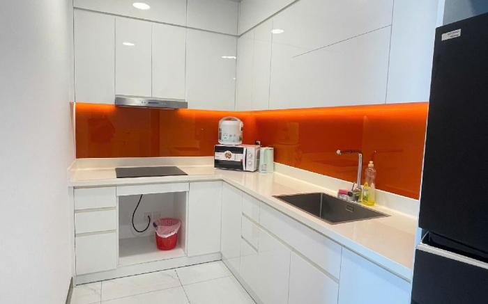 Skyway White & Silver Riverside Resident - Binh Thanh, HCM