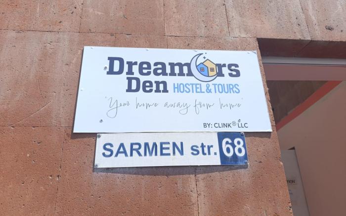 Dreamer's Den Hostel and Tours