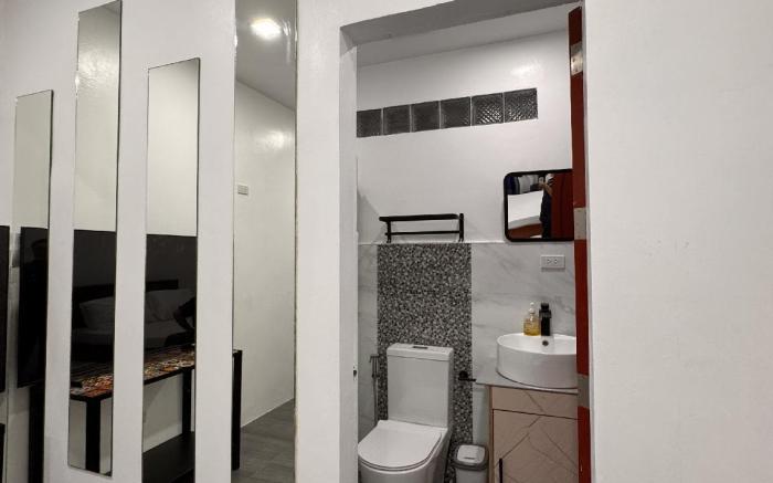 H&M Bachelors Pad Italia Room