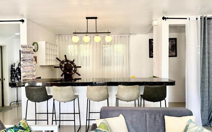 Exclusive Vacation Home W/ Pool Near Tagaytay