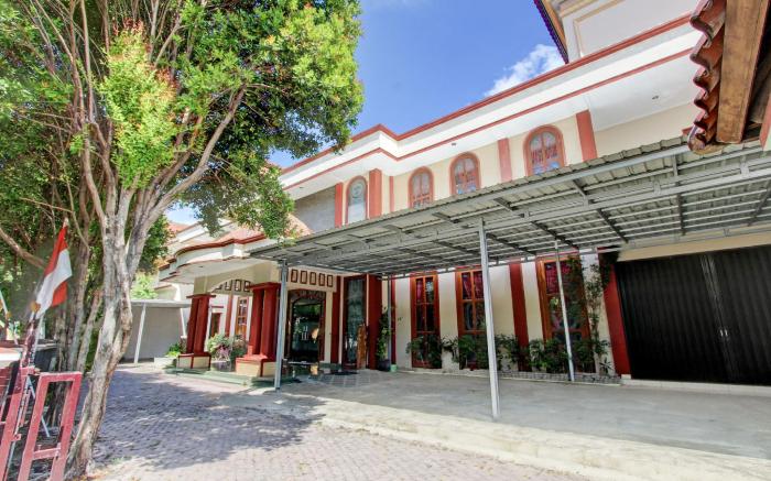 Hotel O Solo near RS JIH Solo formerly Azifa Inn