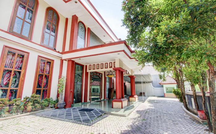 Hotel O Solo near RS JIH Solo formerly Azifa Inn