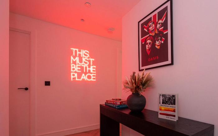 Supernova  Suite   City Views