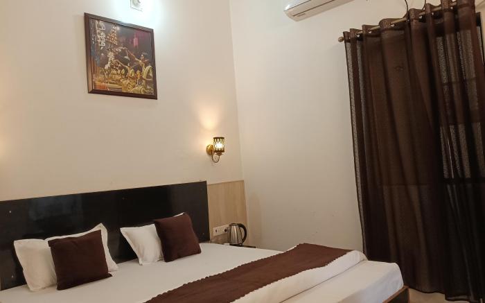 Trans Varuna Guest House