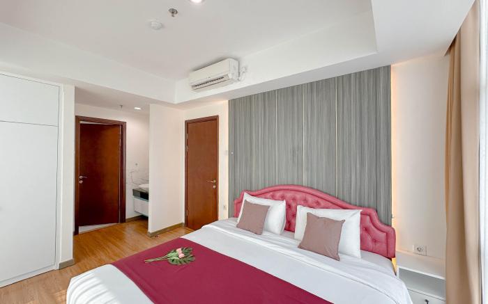 Near Mall 3BR at Grand Sungkono Lagoon By Travelio