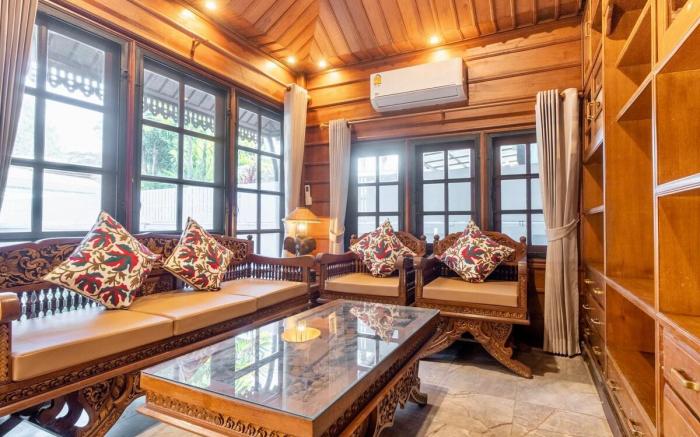 Teakwood house - Family Retreat Near Airport