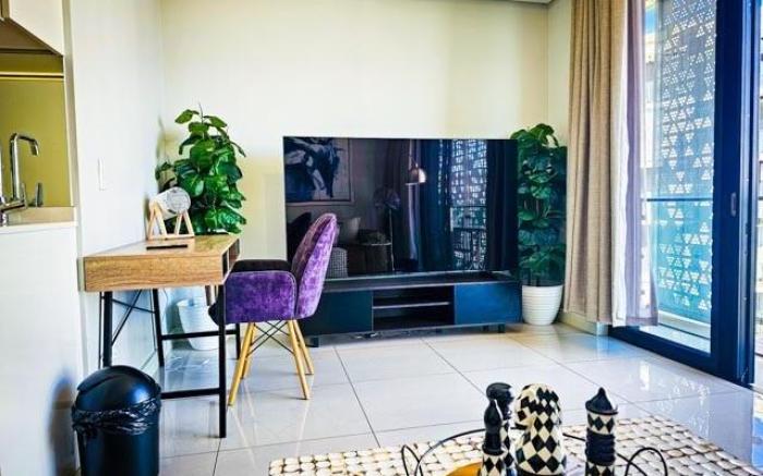 Stunning, upmarket apartment at Ellipse Waterfall