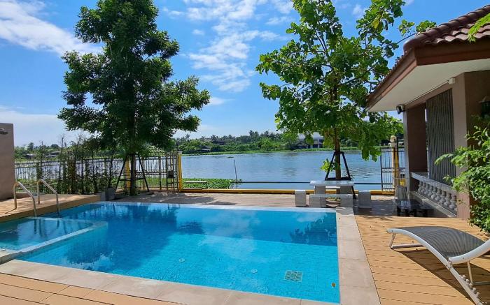 Watersport Bangtei Riverside Poolvilla