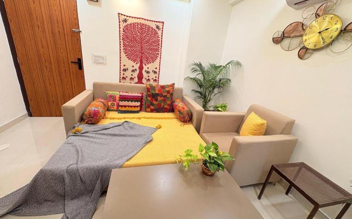 Couple Canvas- Luxurious 1-BHK Peaceful Apartment