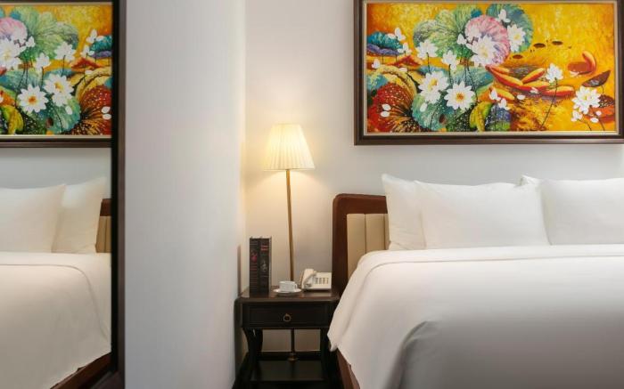 MAY DE VILLE Crown Hotel 1