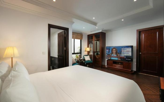 MAY DE VILLE Crown Hotel 1