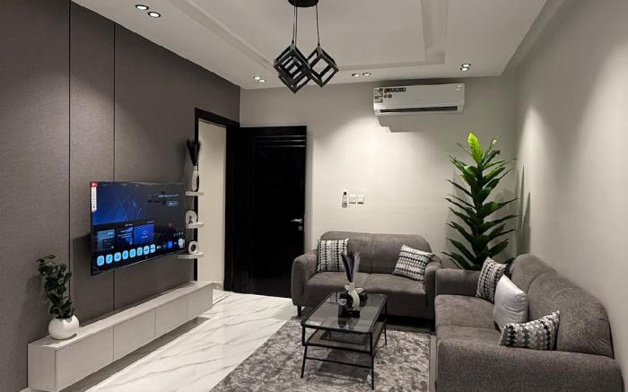 شقة فاخره بجوار كورنيش الراكه 