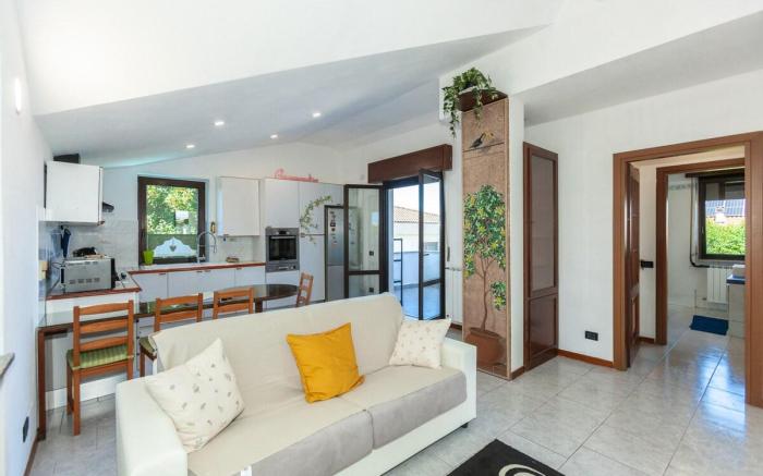 Bright Villa with Pool Near Lake Como & Milan