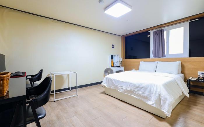 FromH J Hotel  Osan