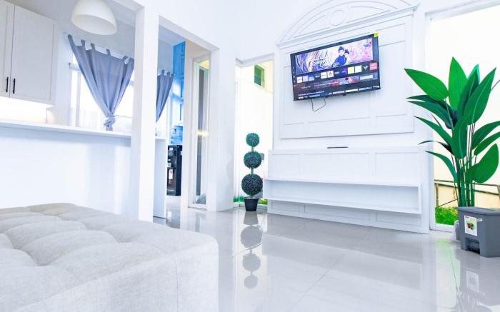 Villa Hindia with Private Pool and Balcony